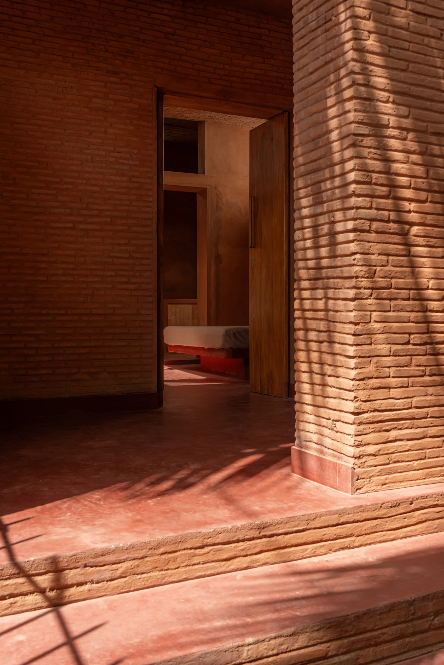 The expressive brick bond in close view